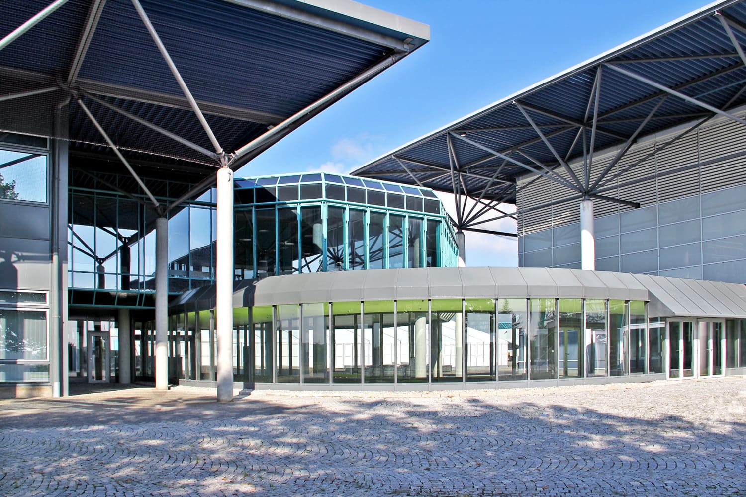 MA Tagungscenter Aussenaufnahme Vorplatz